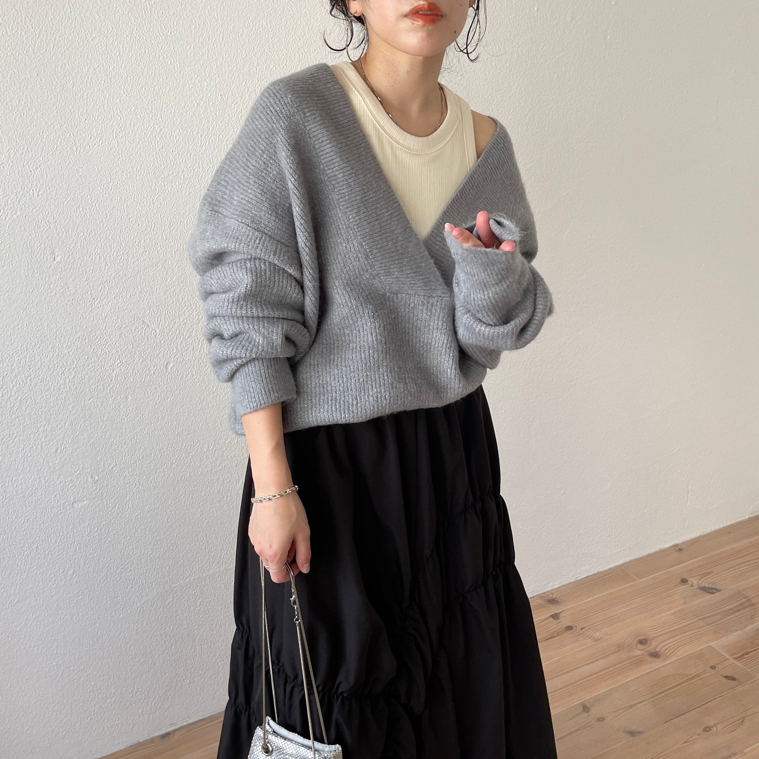 over size v neck loose knit / gray