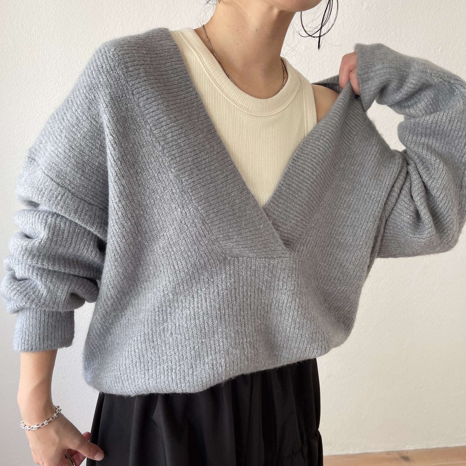 over size v neck loose knit / gray