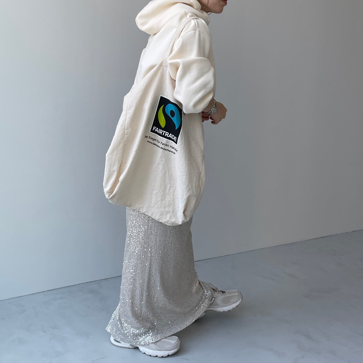 egg short hoodie / ivory