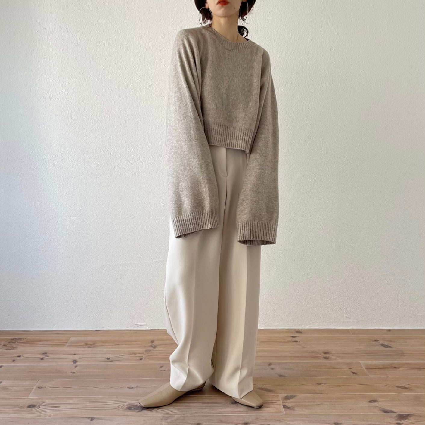 wide sleeve short knit / beige