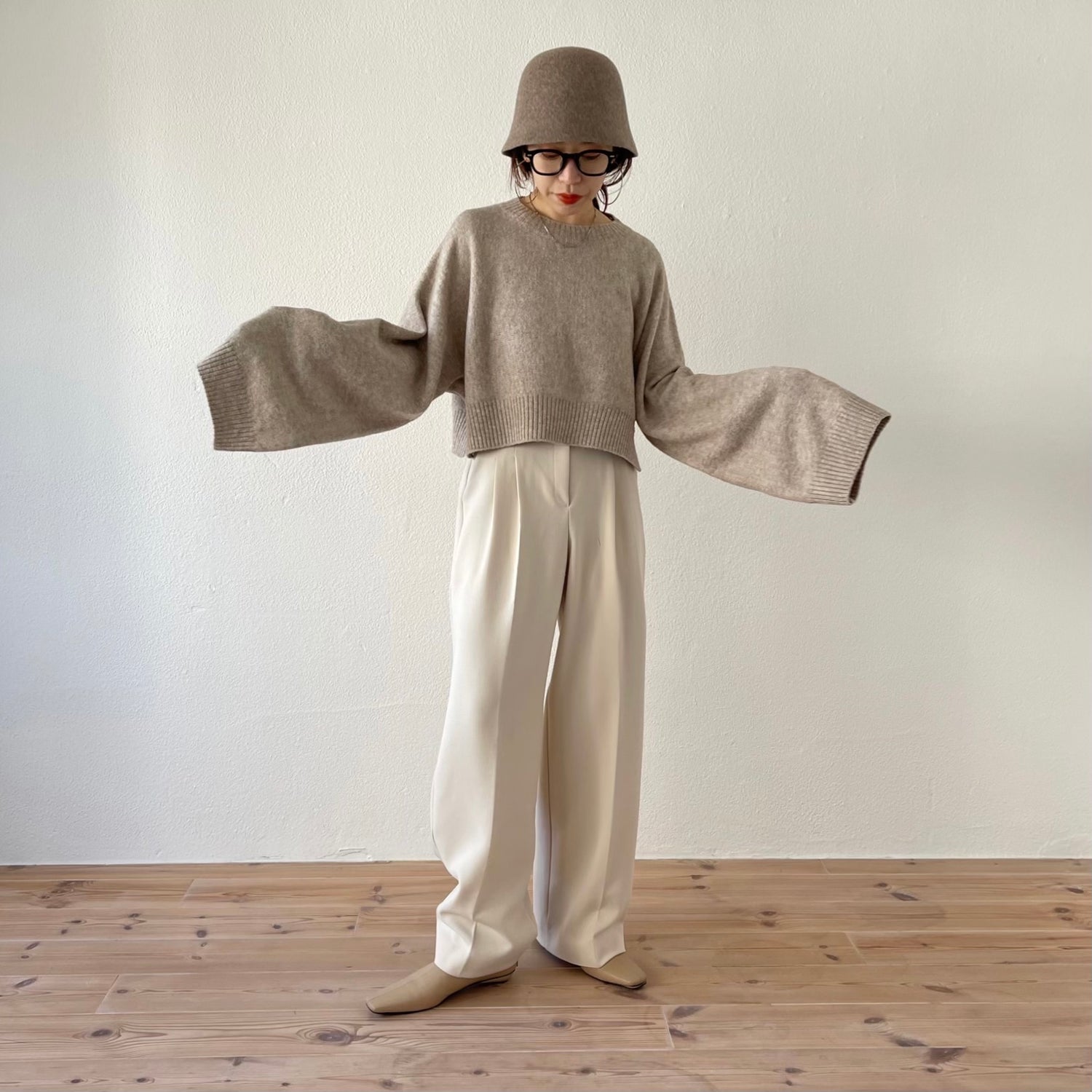 wide sleeve short knit / beige
