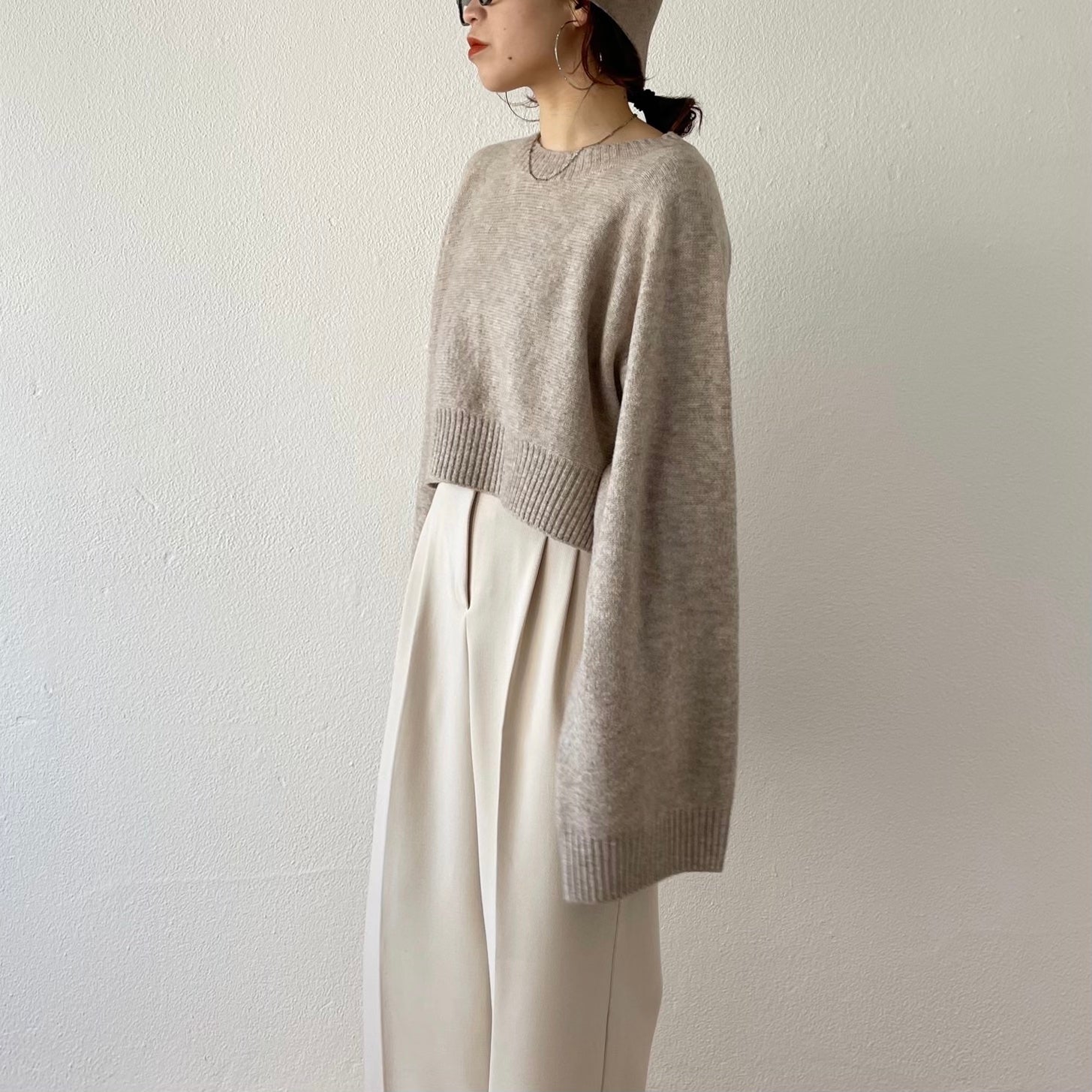wide sleeve short knit / beige