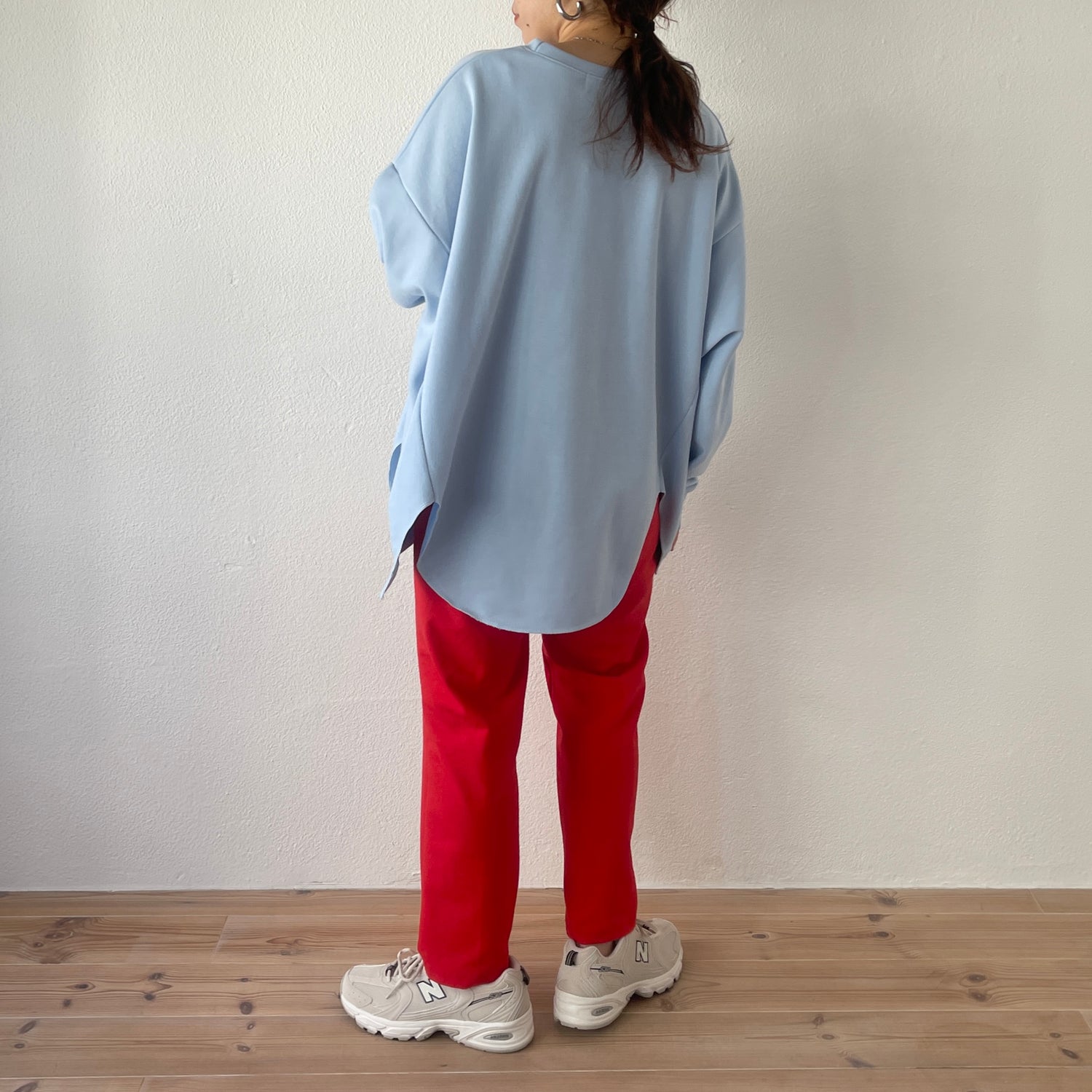 asymmetry design sweat / sky blue
