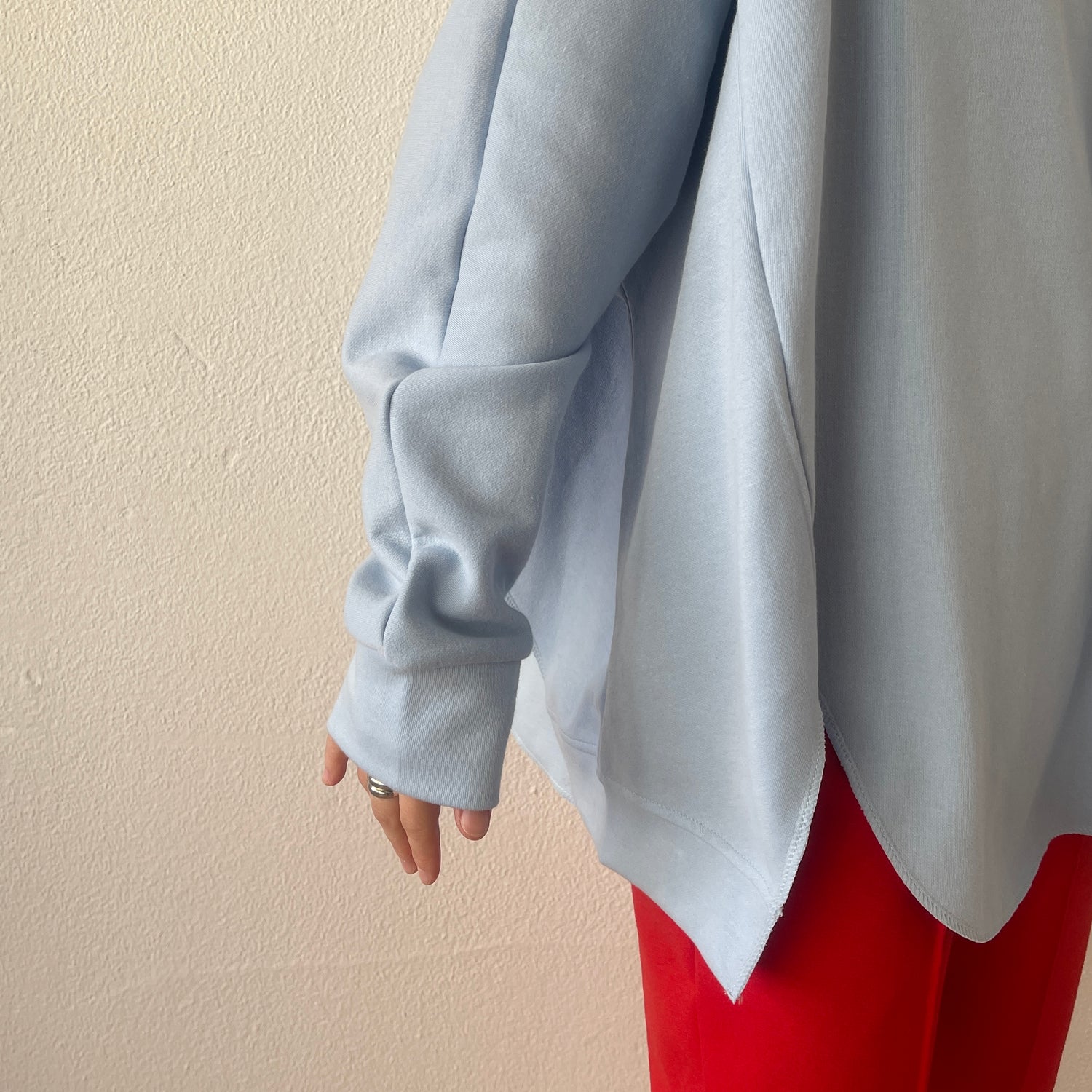 asymmetry design sweat / sky blue