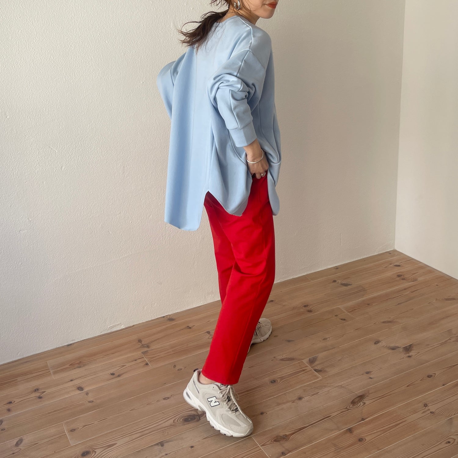 asymmetry design sweat / sky blue
