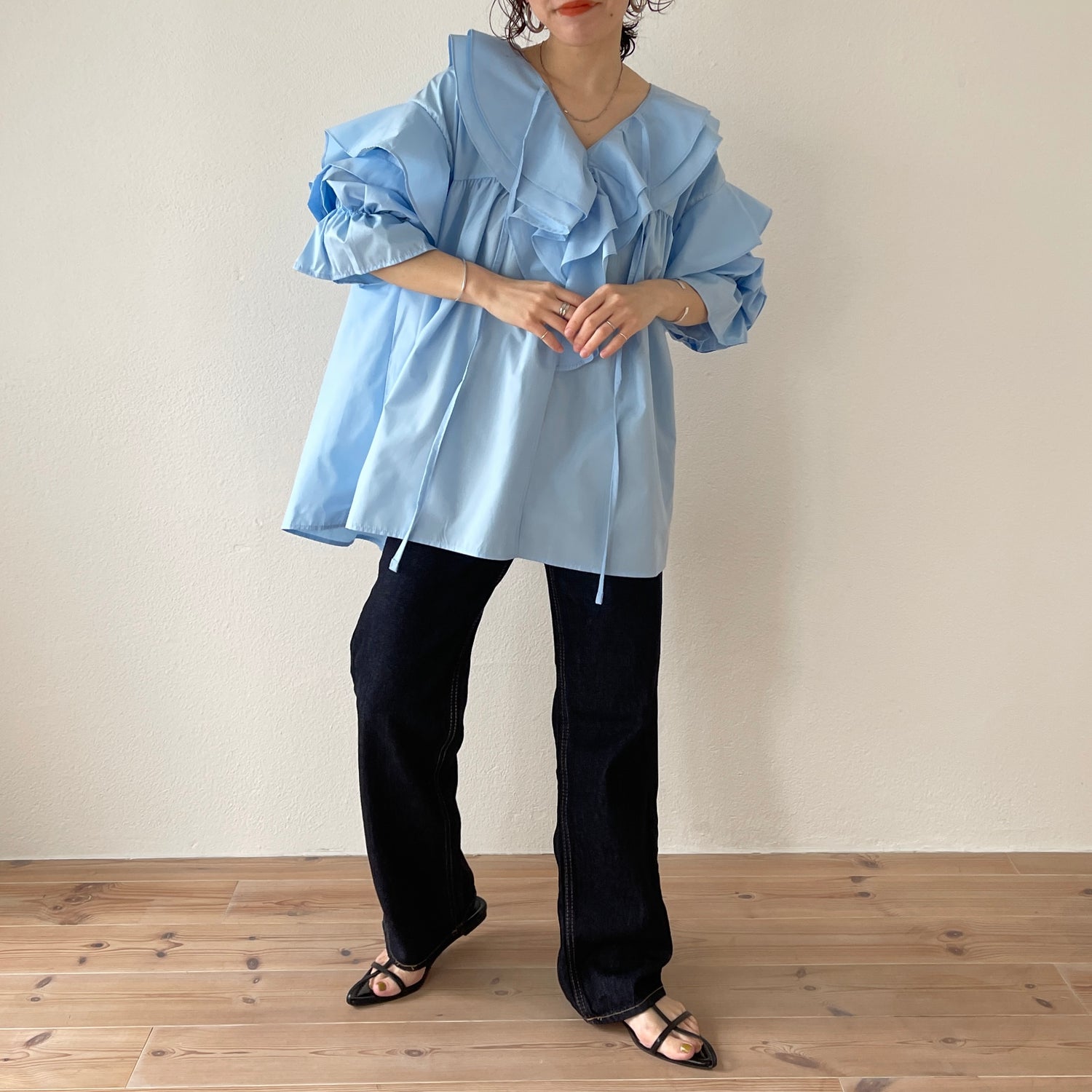 big collar frill blouse / sky blue
