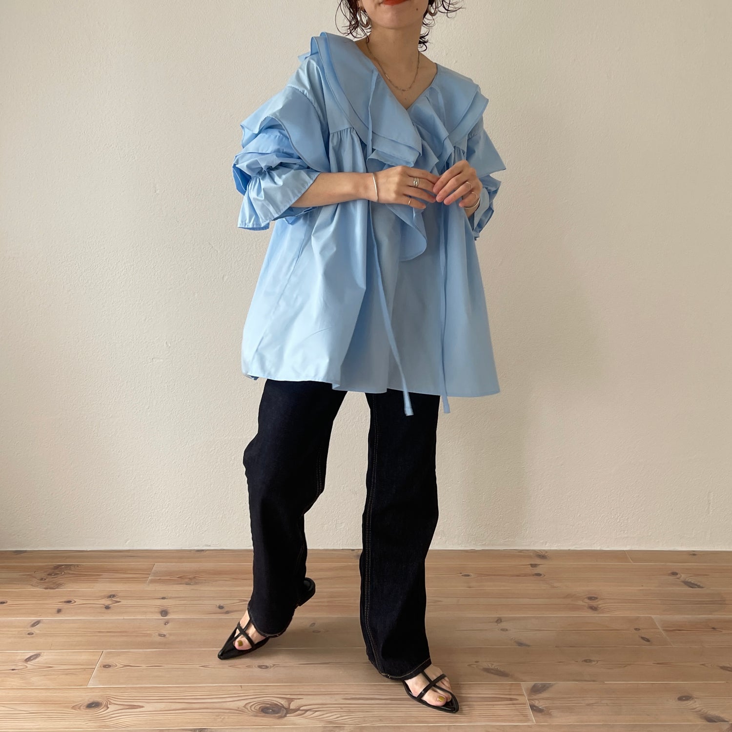 big collar frill blouse / sky blue