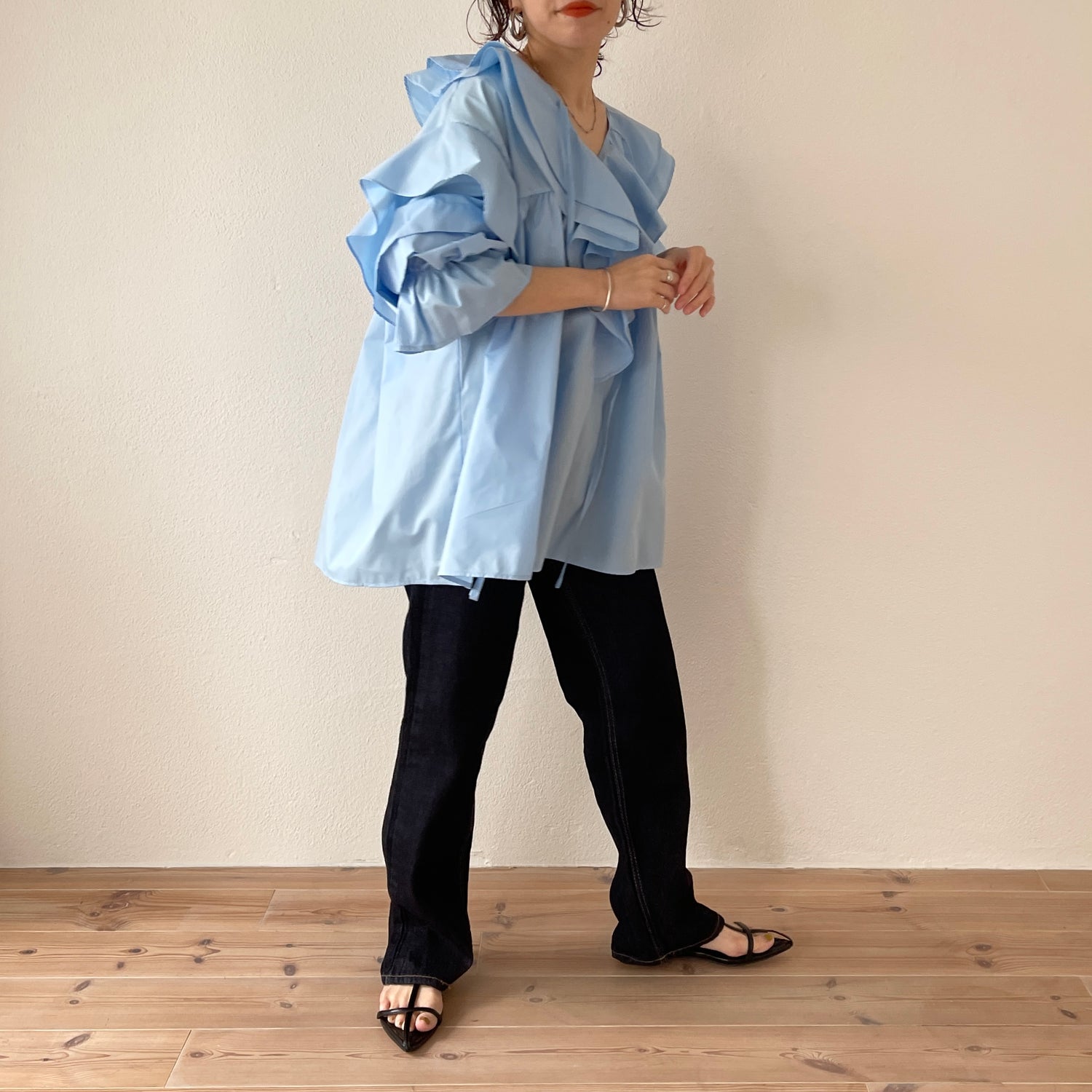 big collar frill blouse / sky blue