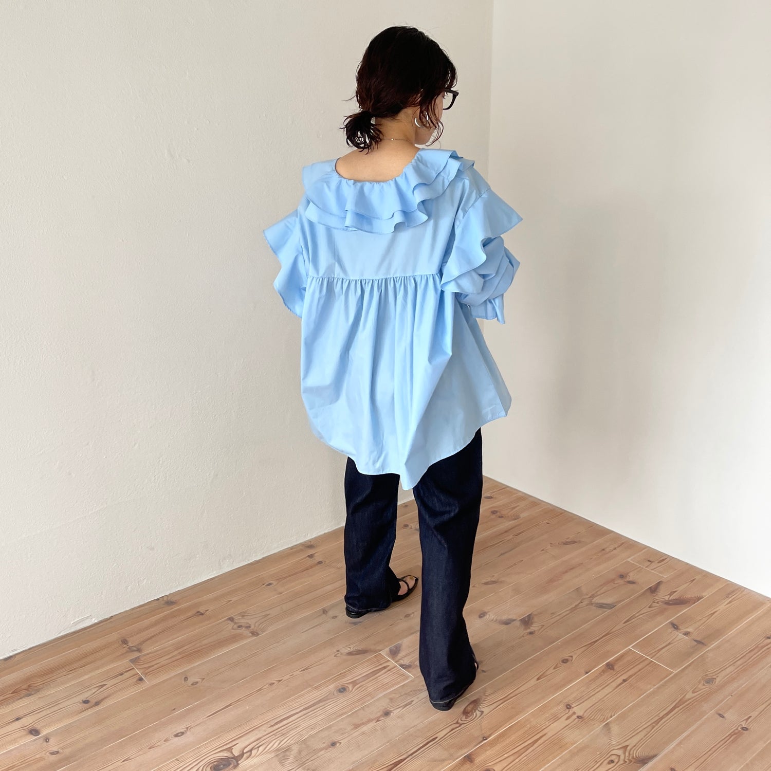 big collar frill blouse / sky blue