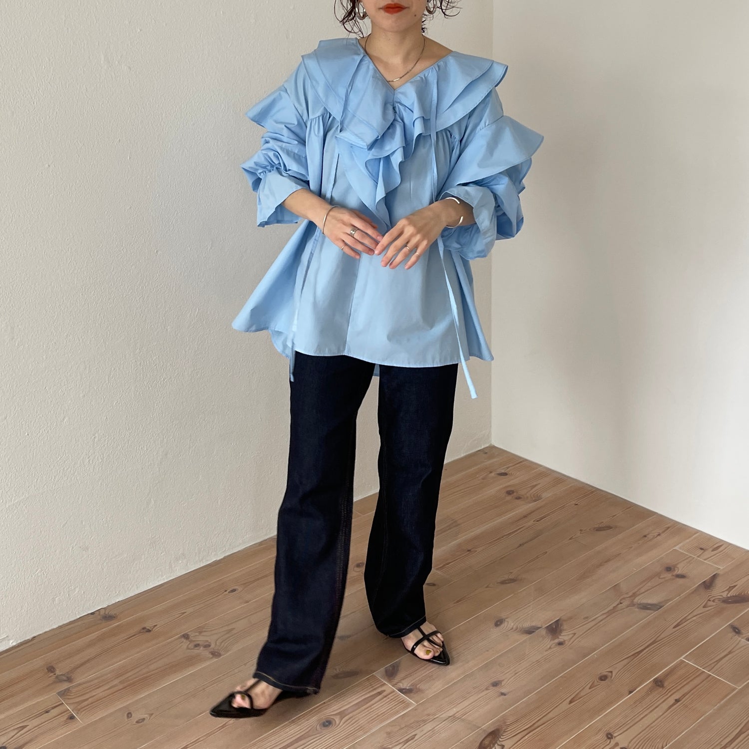 big collar frill blouse / sky blue