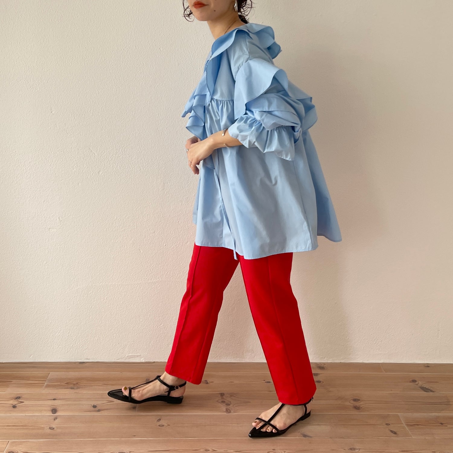 big collar frill blouse / sky blue