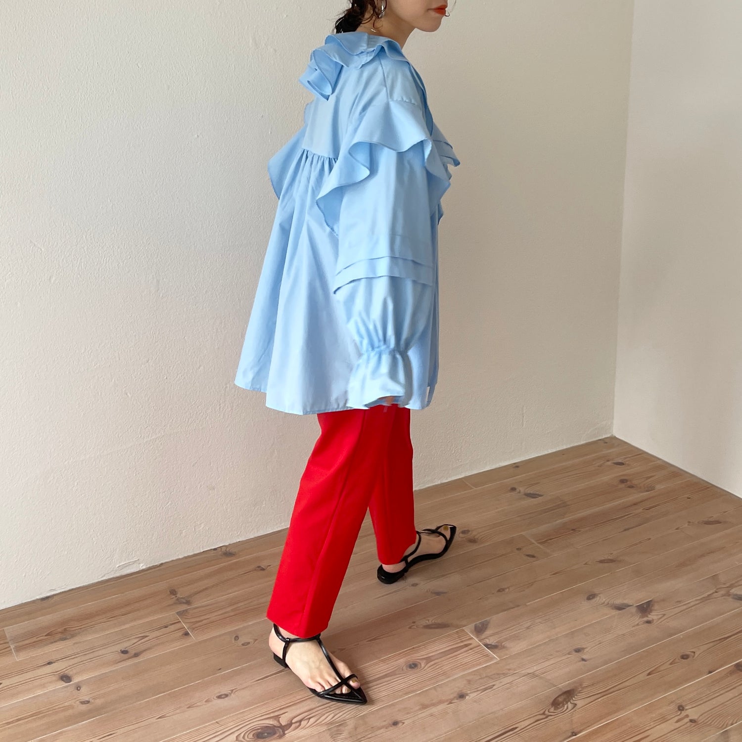big collar frill blouse / sky blue