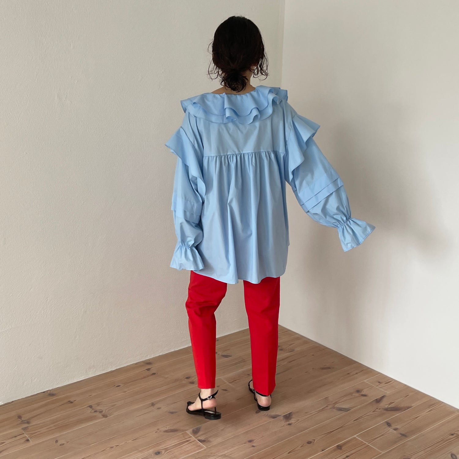 big collar frill blouse / sky blue