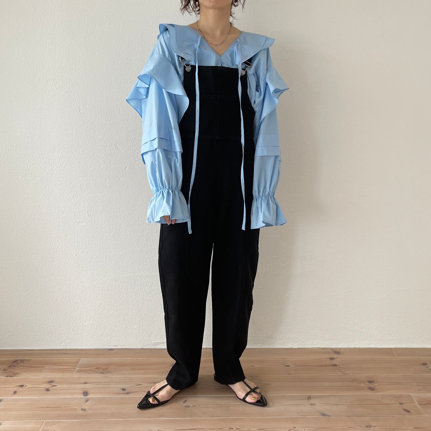 big collar frill blouse / sky blue