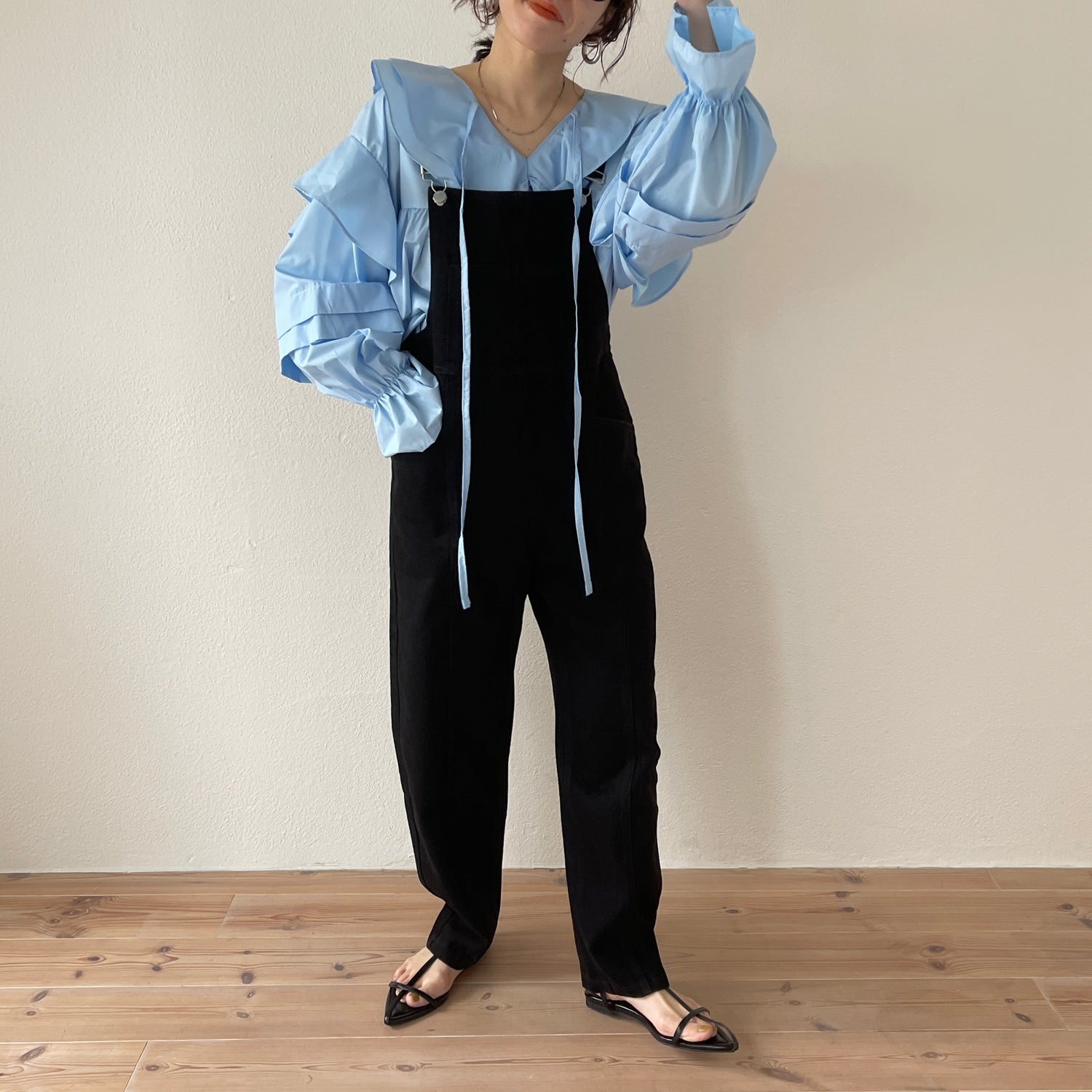 big collar frill blouse / sky blue