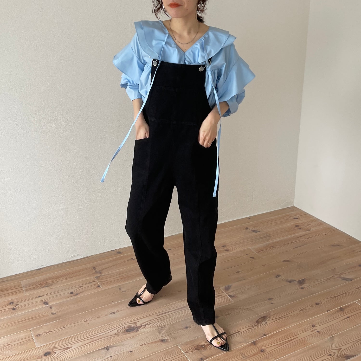 big collar frill blouse / sky blue