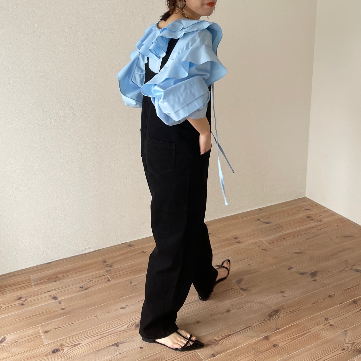 big collar frill blouse / sky blue