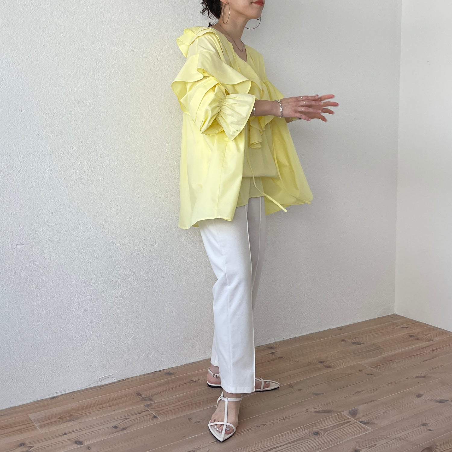 big collar frill blouse / light yellow