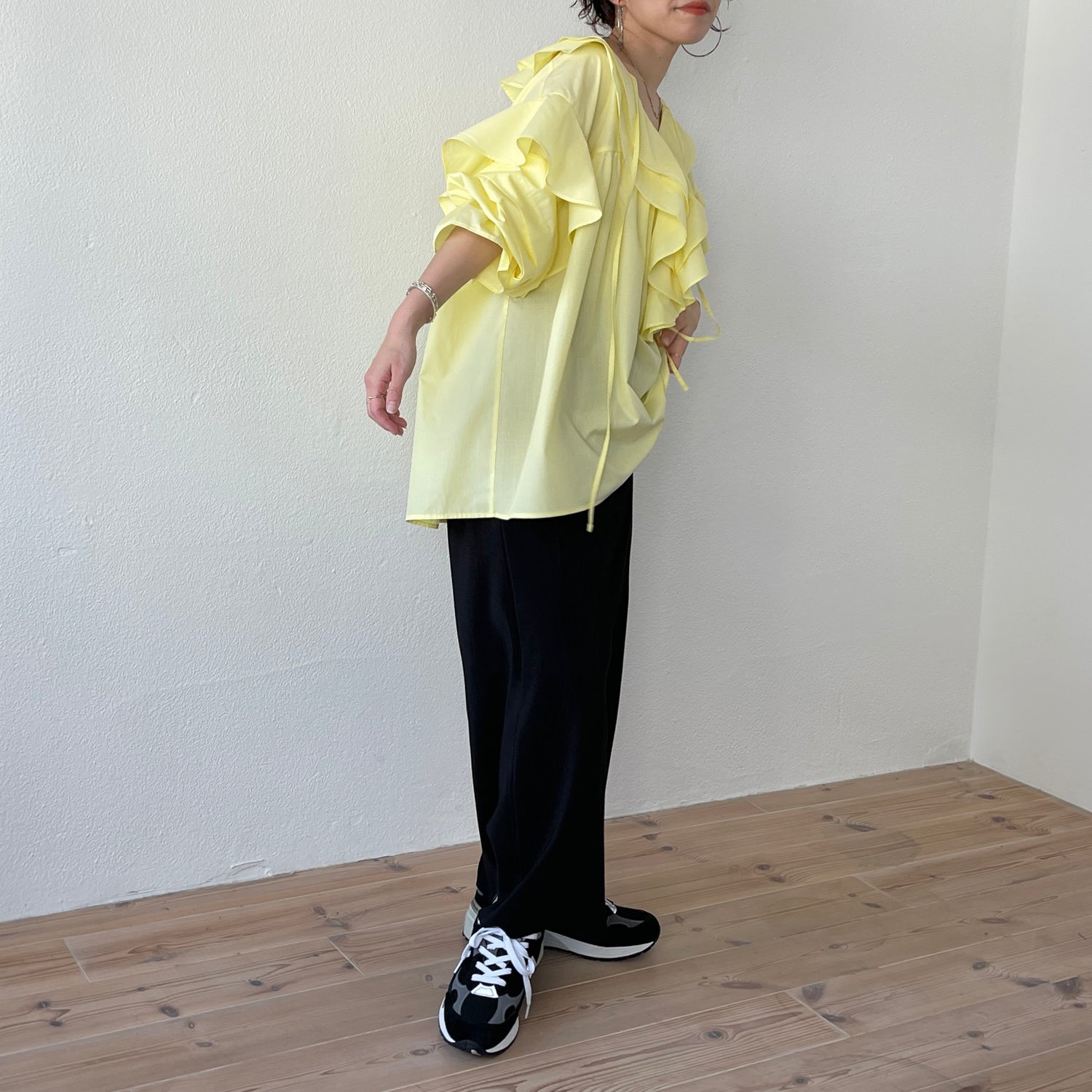big collar frill blouse / light yellow