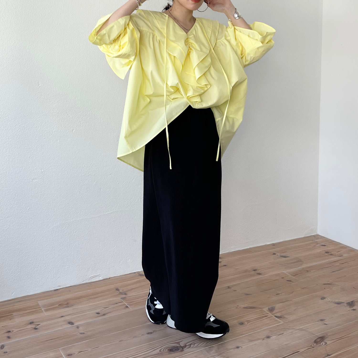 big collar frill blouse / light yellow