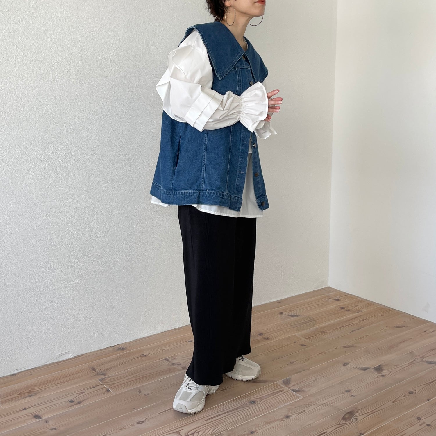 vintage like big collar denim vest / blue