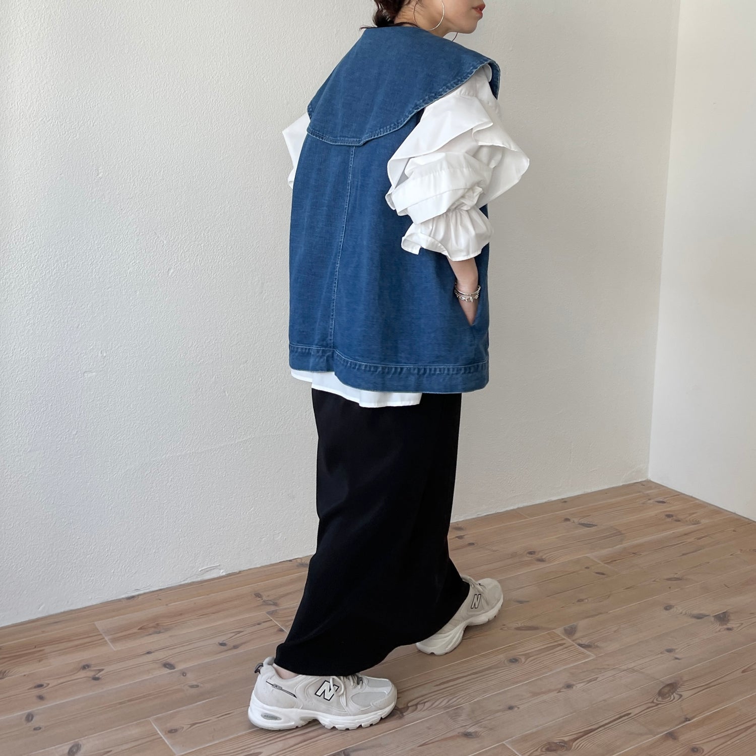 vintage like big collar denim vest / blue