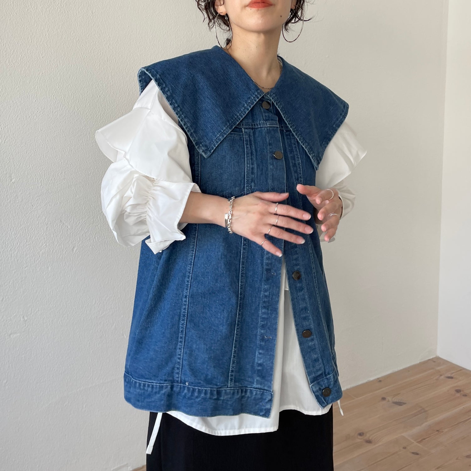 vintage like big collar denim vest / blue