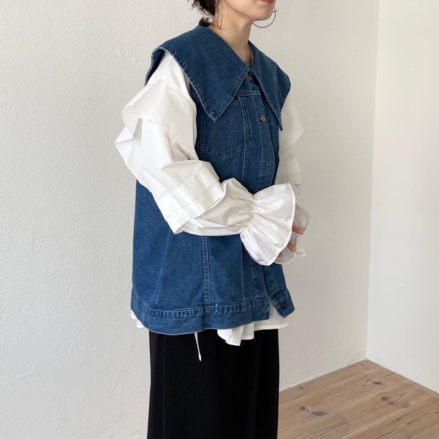 vintage like big collar denim vest / blue