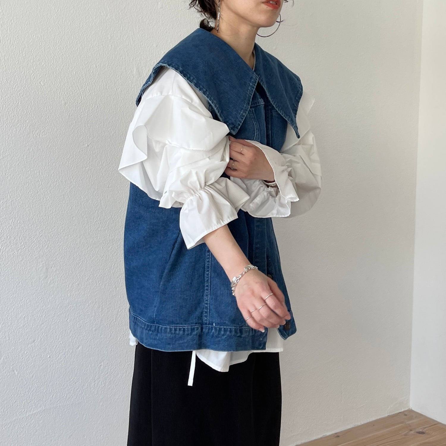 vintage like big collar denim vest / blue