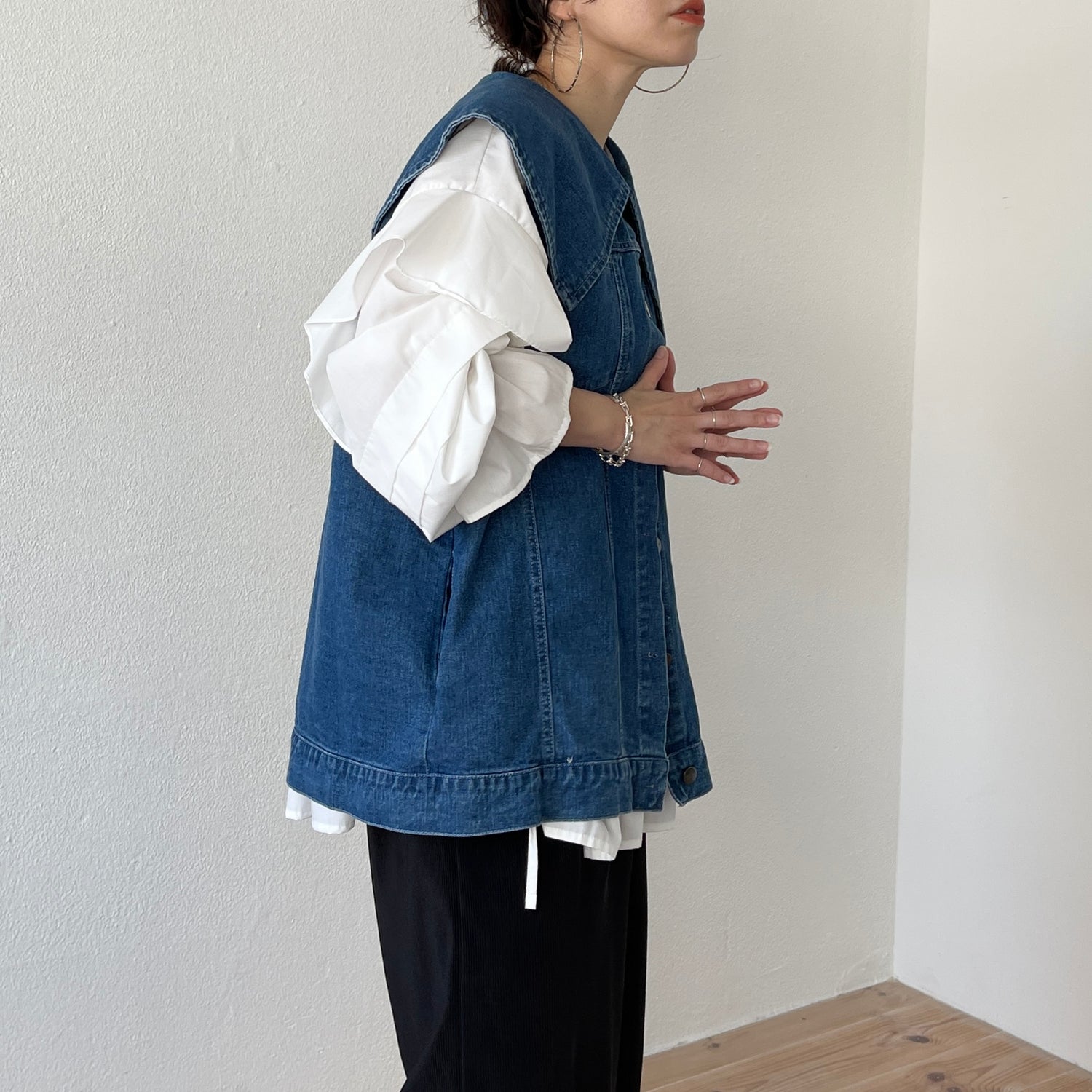 vintage like big collar denim vest / blue