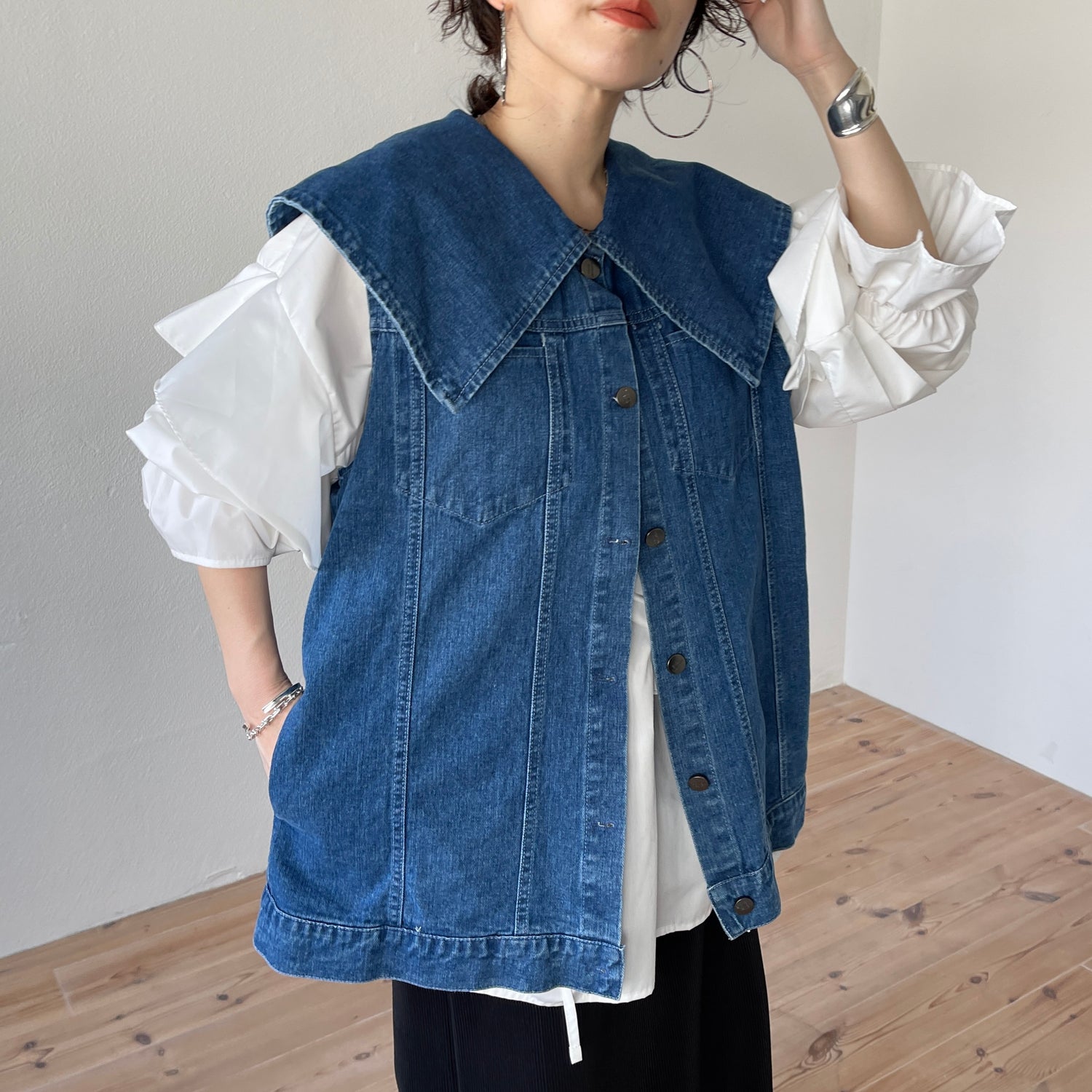 vintage like big collar denim vest / blue