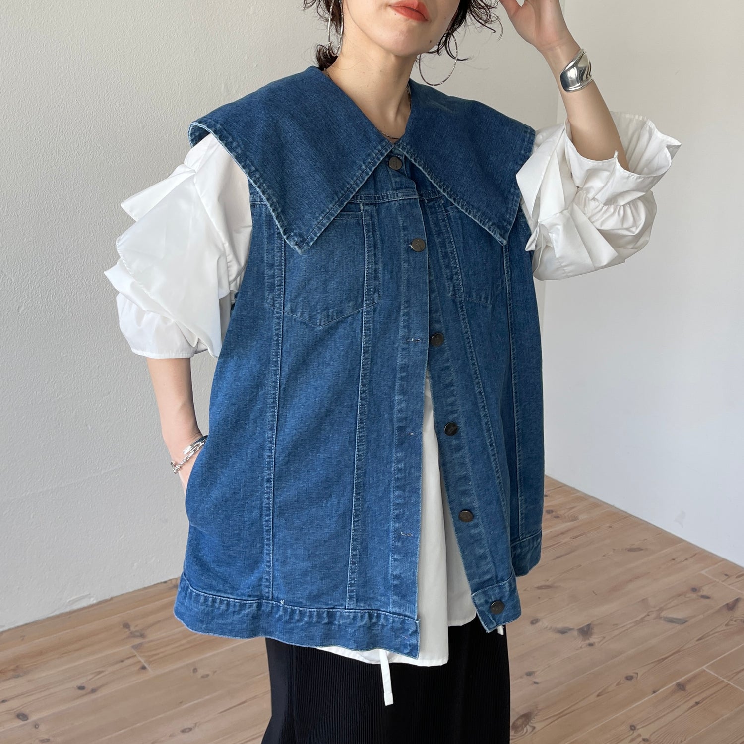 vintage like big collar denim vest / blue