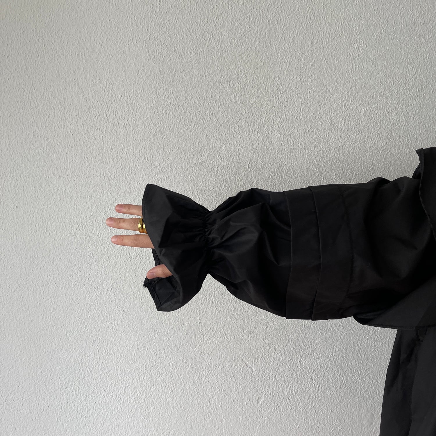 big collar frill blouse / black