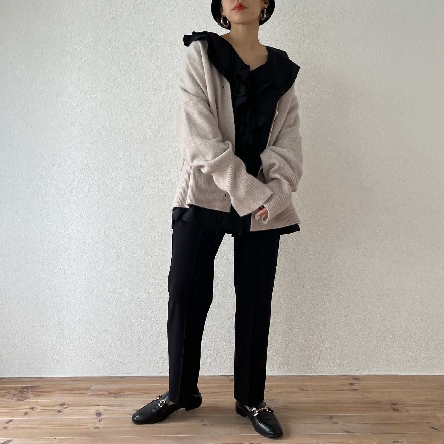 big collar frill blouse / black