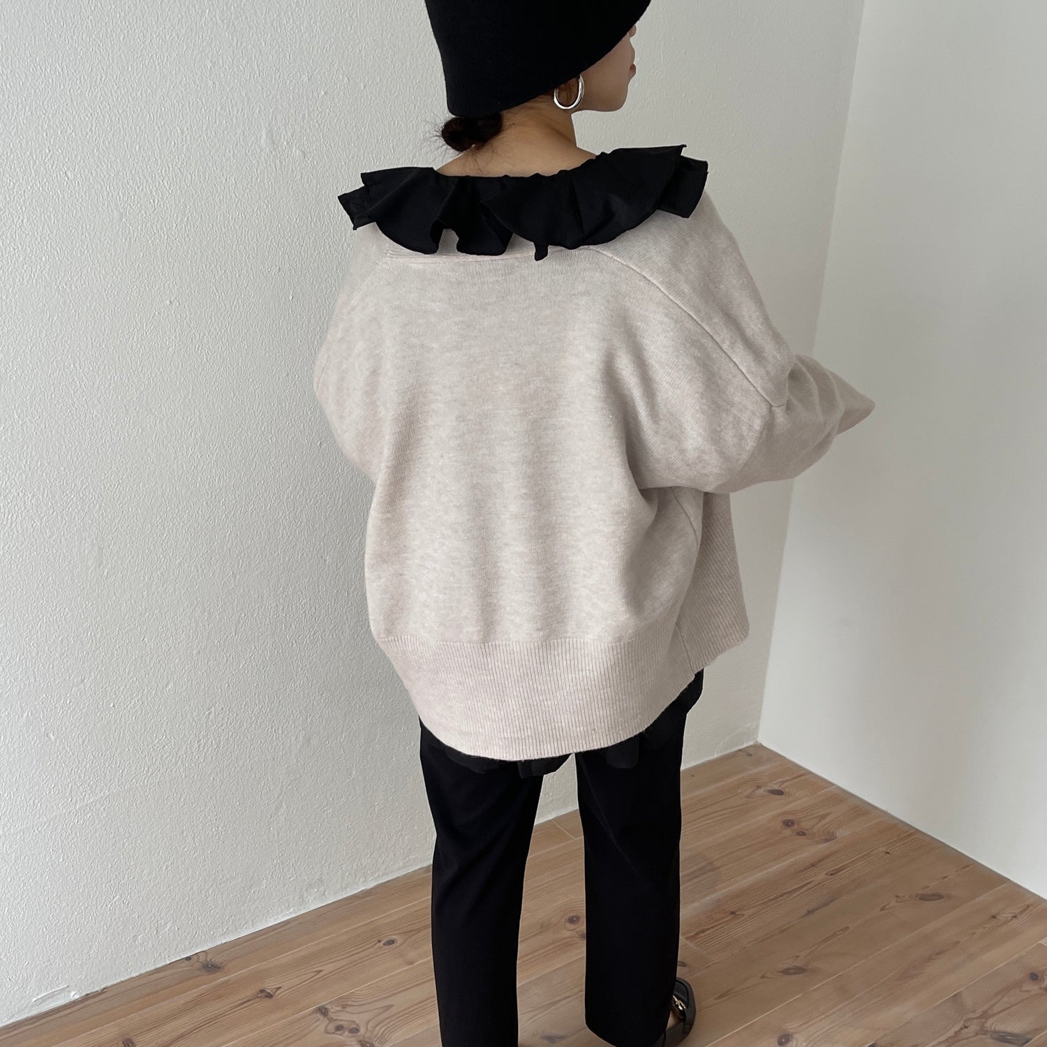 big collar frill blouse / black