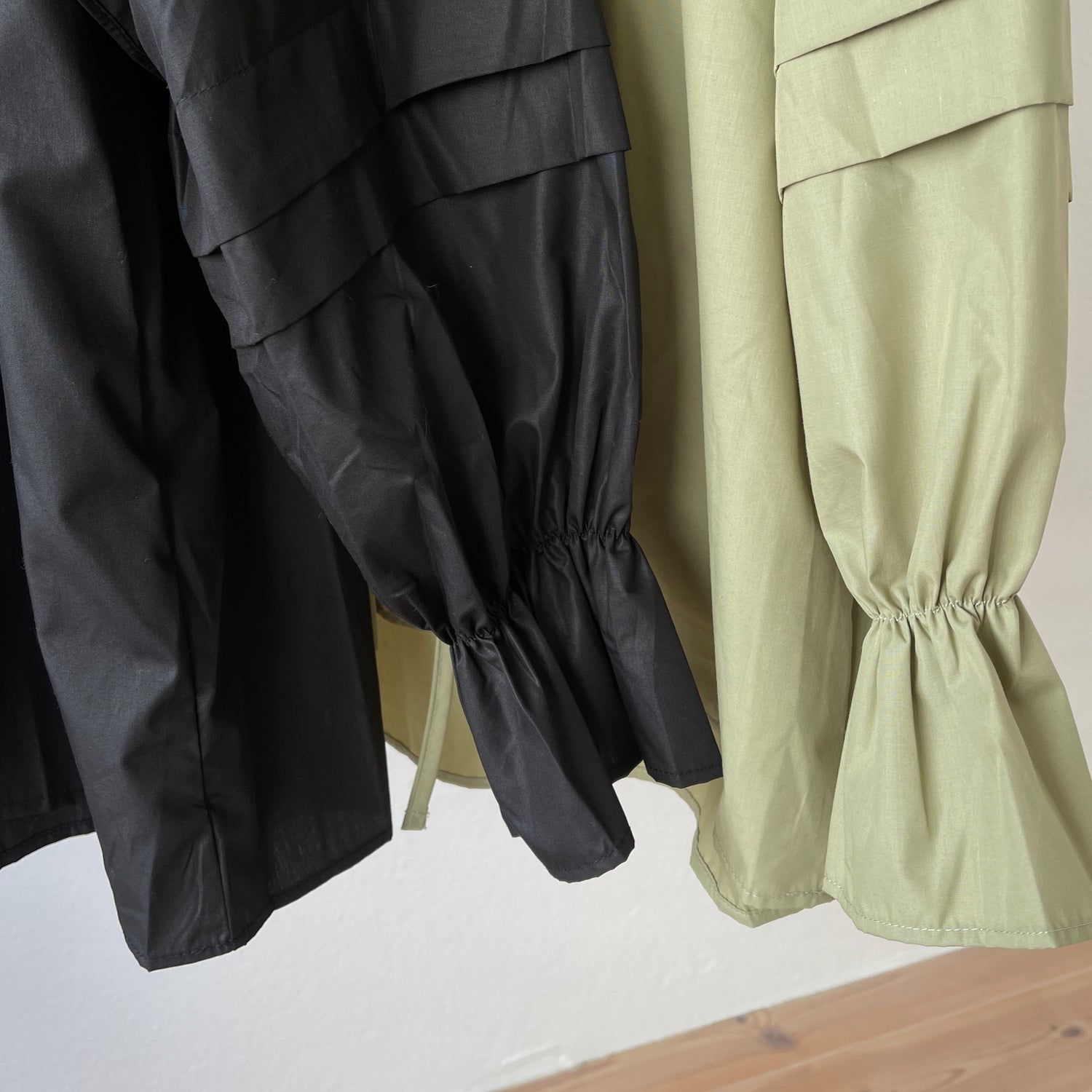 big collar frill blouse / black