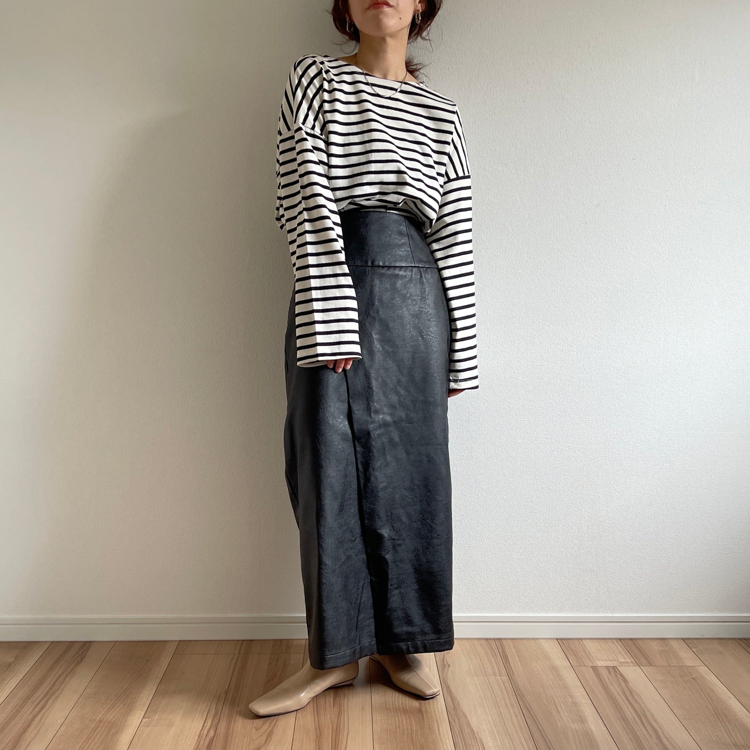eco leather wrap skirt / black