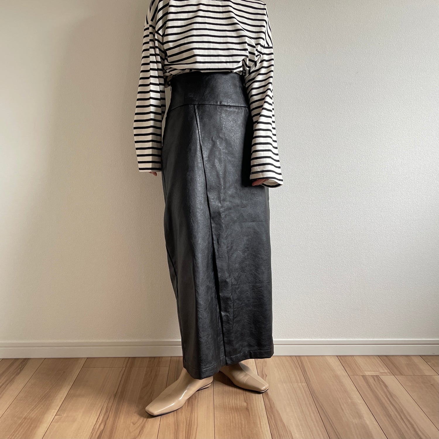 eco leather wrap skirt / black