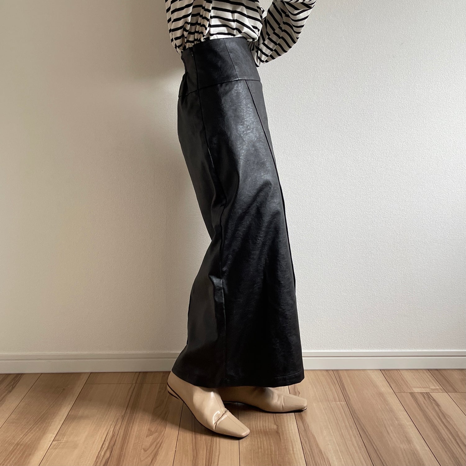 eco leather wrap skirt / black