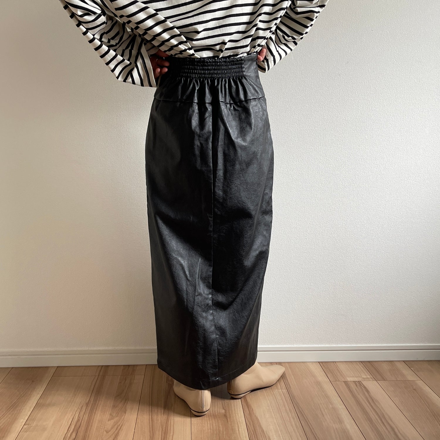 eco leather wrap skirt / black