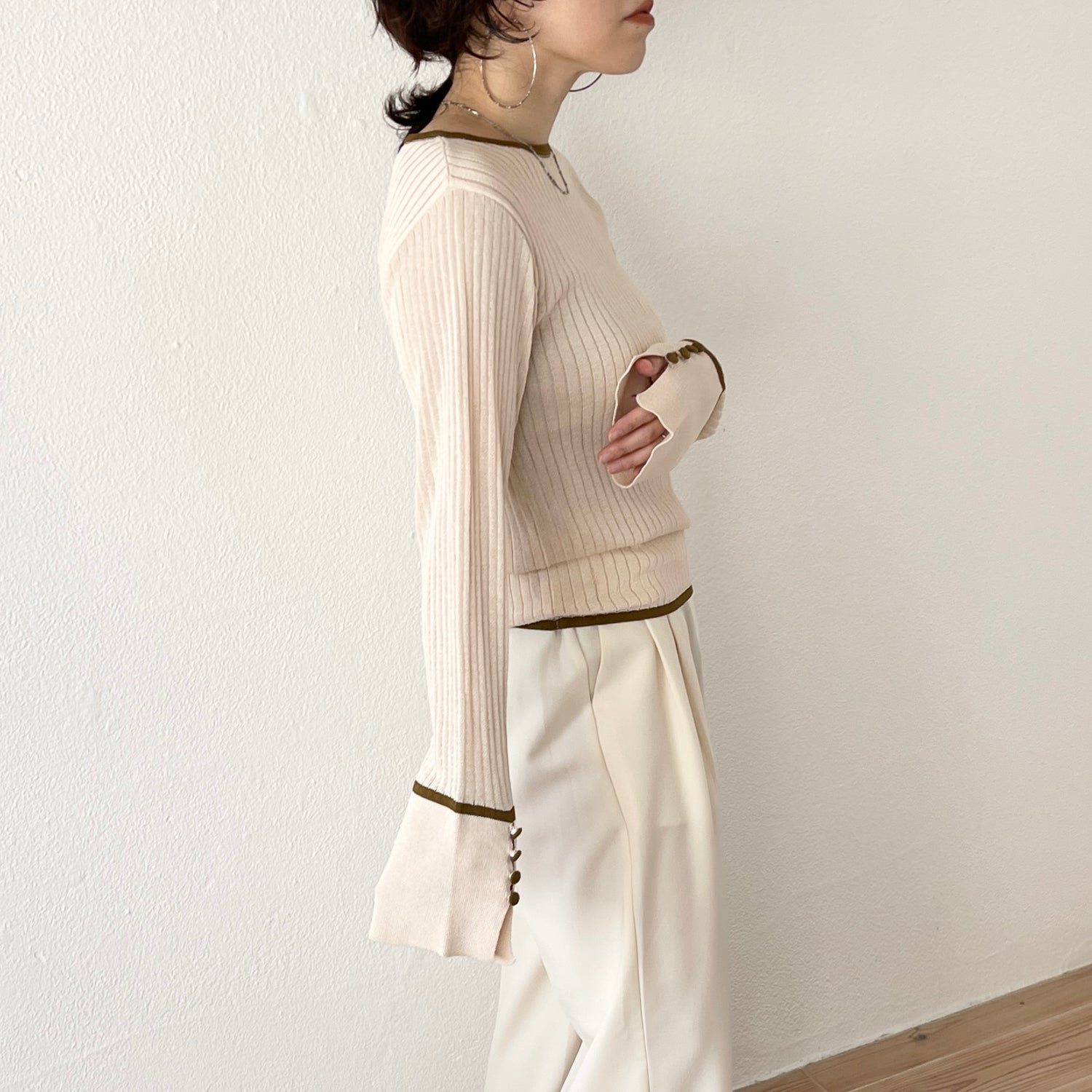 flare sleeve linen like knit po / white