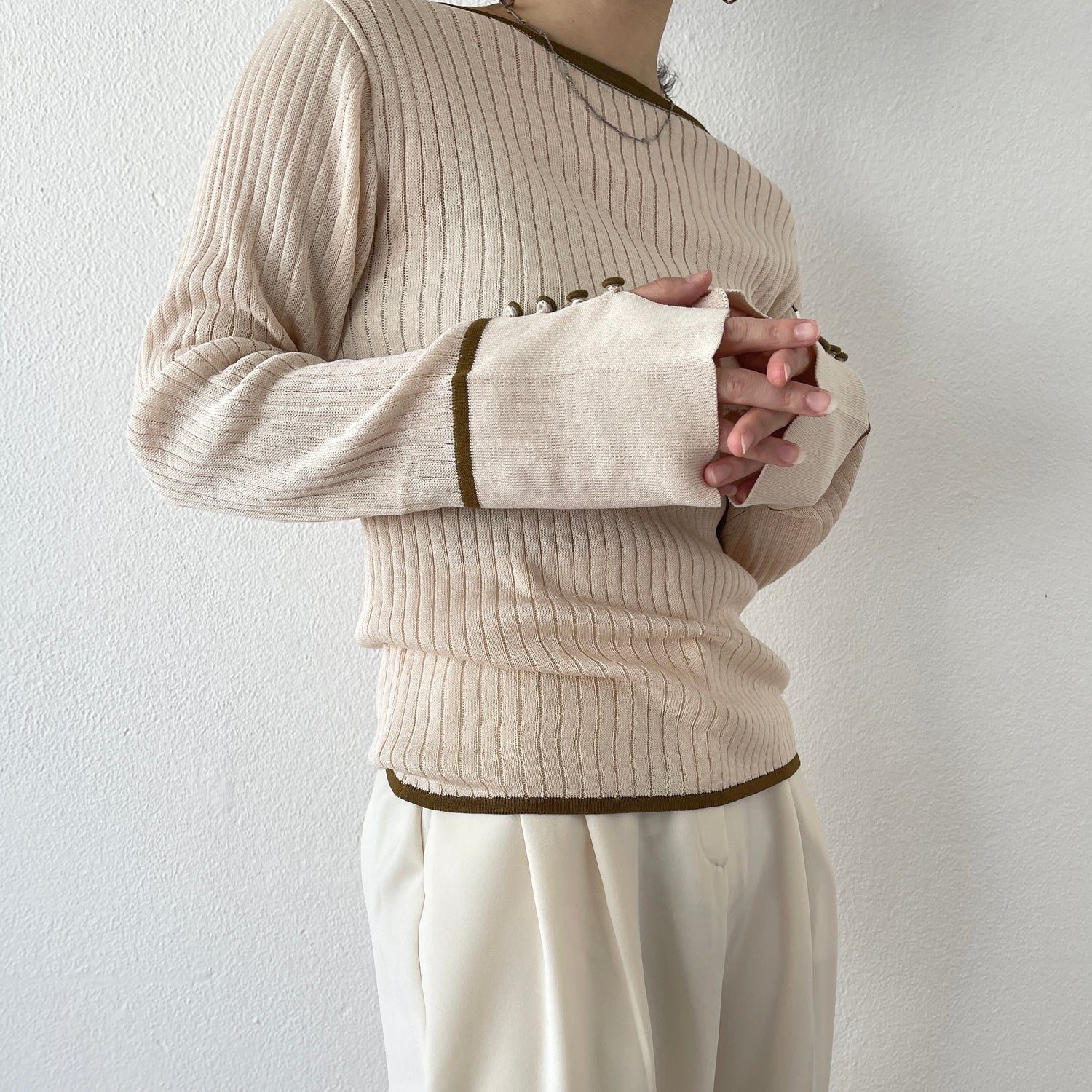 flare sleeve linen like knit po / white
