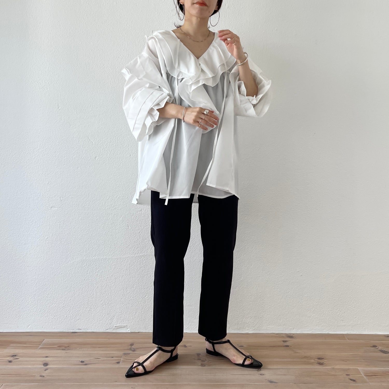 big collar frill blouse / white