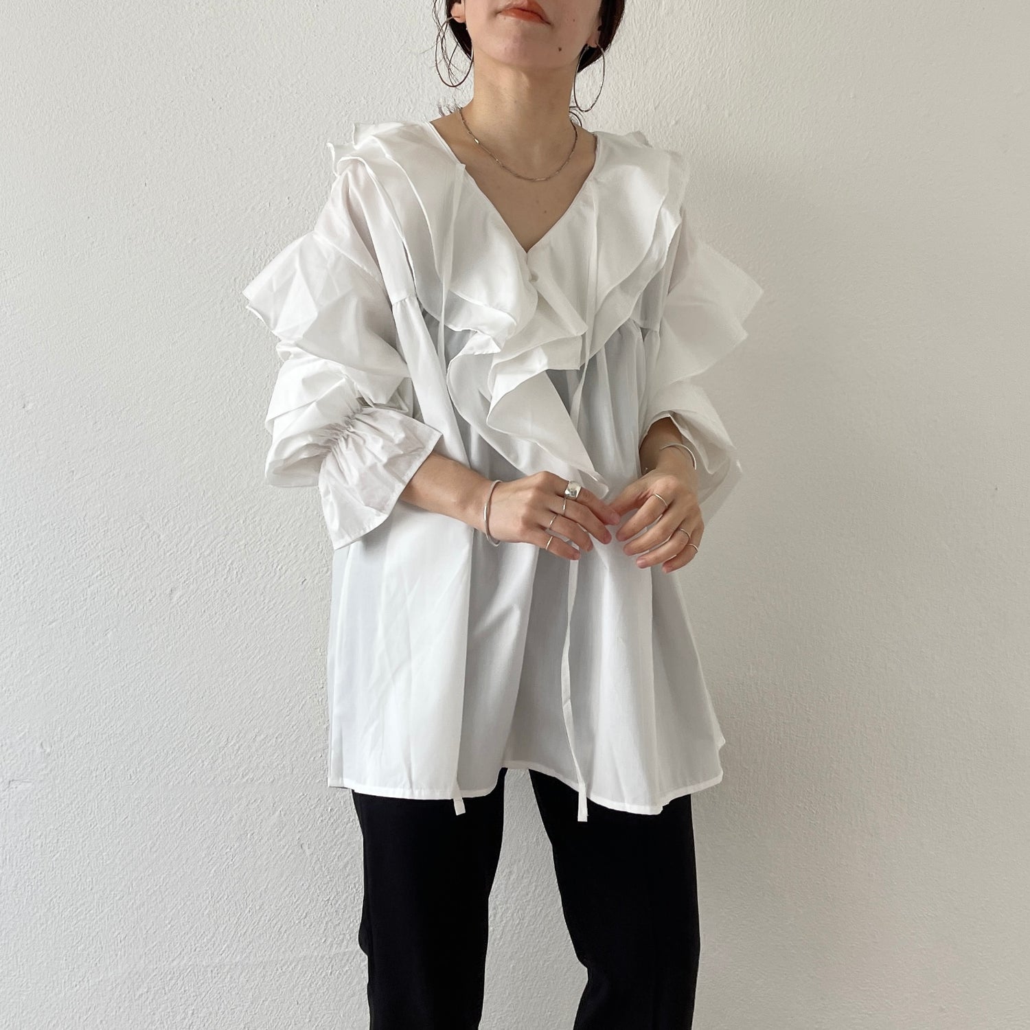 big collar frill blouse / white