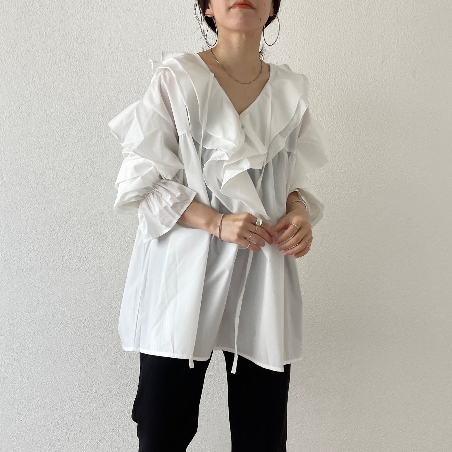 big collar frill blouse / white