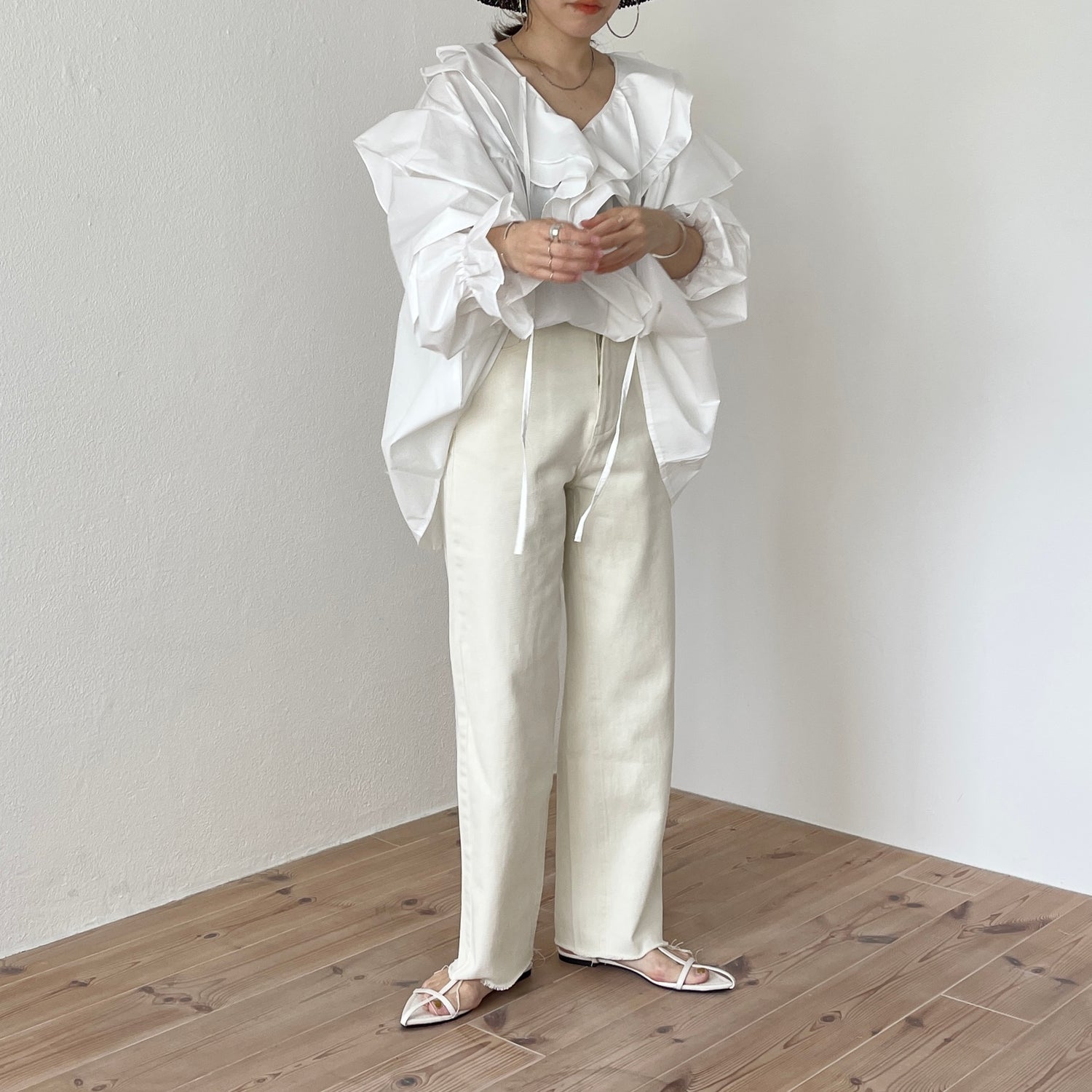 big collar frill blouse / white