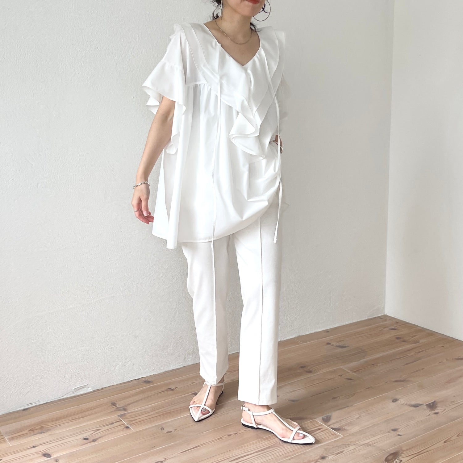 big collar frill half blouse / white