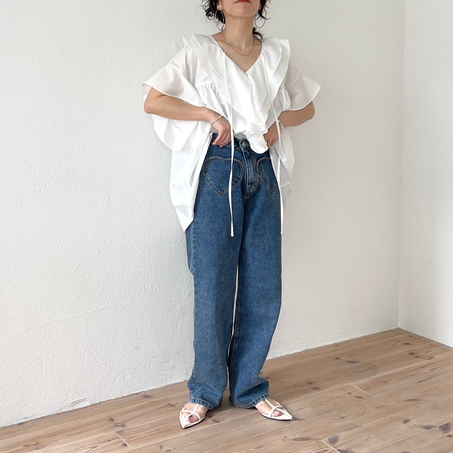big collar frill half blouse / white