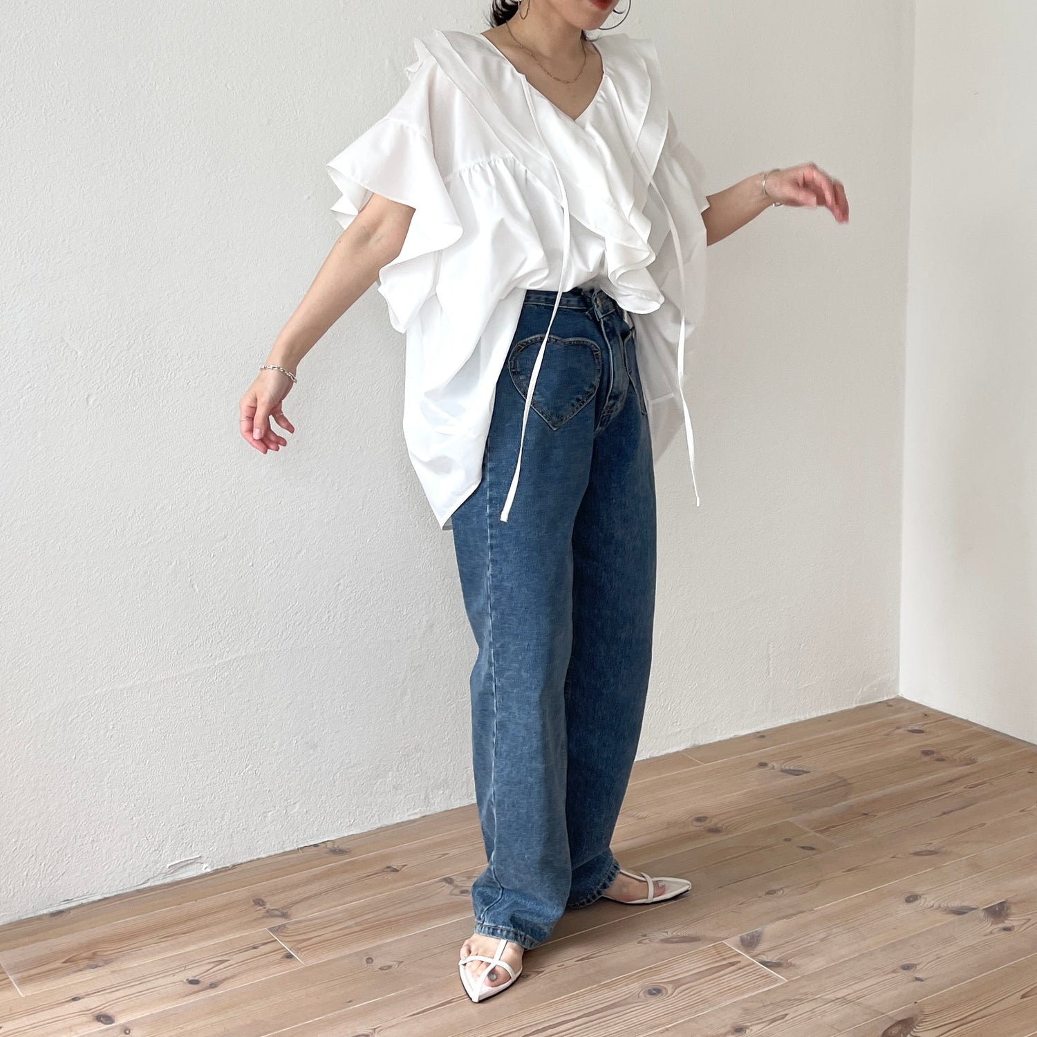 big collar frill half blouse / white