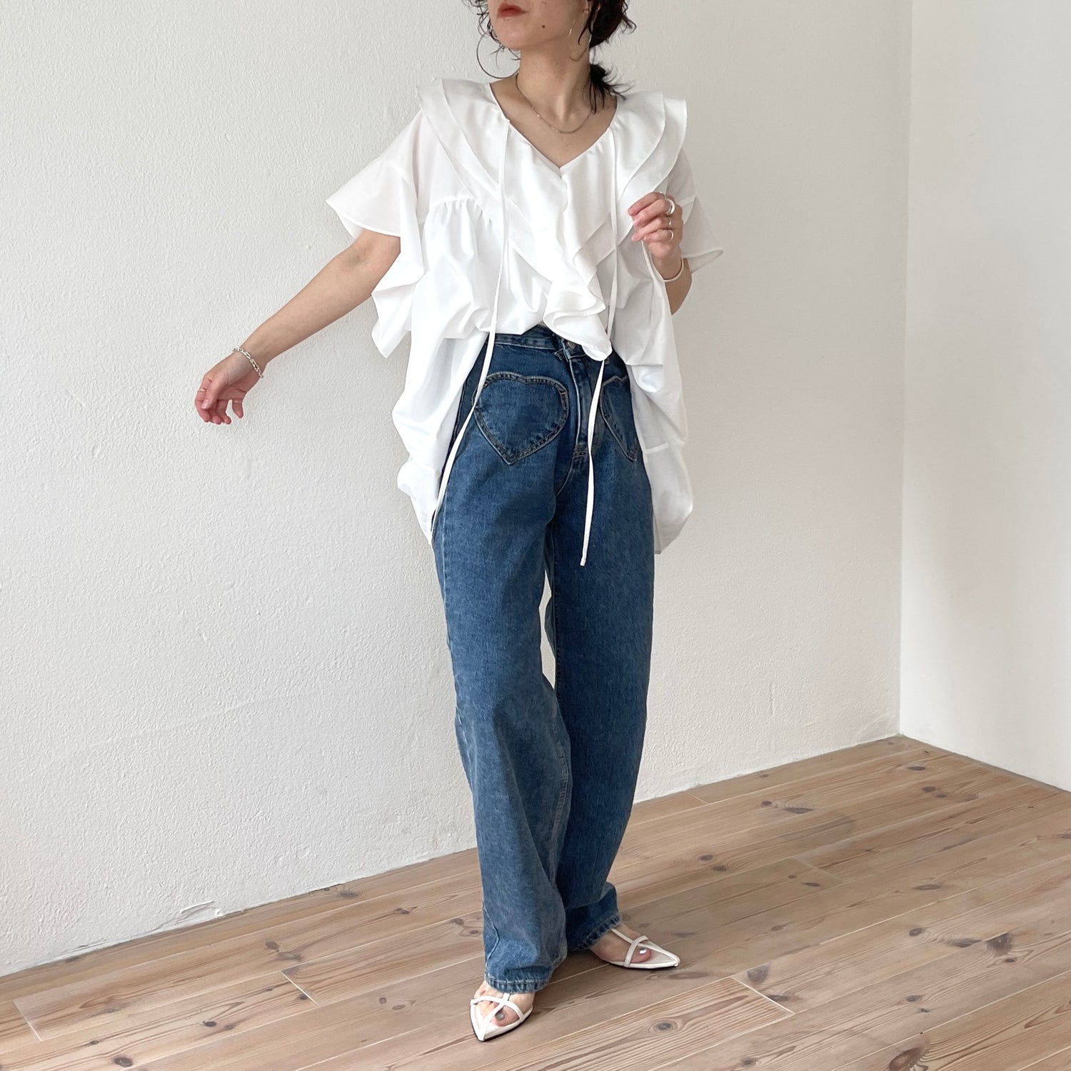 big collar frill half blouse / white